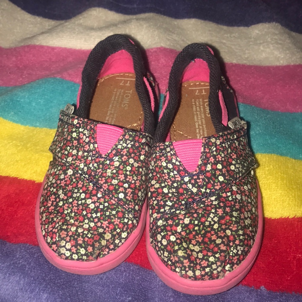 Toms flower print T7 shoes